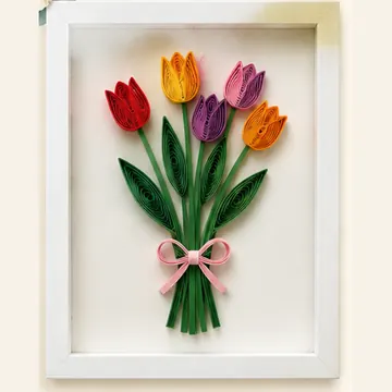 Ramo de tulipanes en quilling con lazo rosa