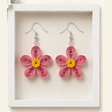 Aretes de flor rosa en quilling